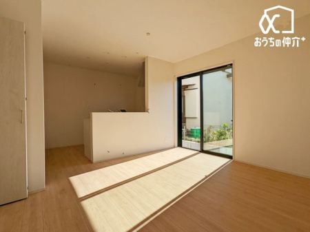 rO ƑRƏW܂PQrO̗lqłB Cɓ̃\t@[e[uuĂCɓ̋ԂɁB