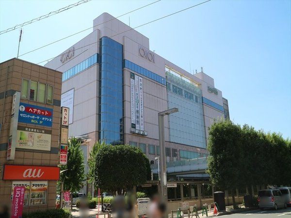 ���ӊ� �}���C�t�@�~���[�u�� �k��19���B��ʌ��u�؎s�ɂ���t�@�b�V�����A�G�݁A�H�i�Ȃǂ��������C�t�X�^�C�������^�̏��Ǝ{�݂ł��B�u�؉w�����ɒ������Ă���A�A�N�Z�X���֗��ł��B 1520m