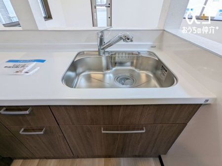 �L�b�`�� �������̂���s�J�s�J�̃X�e�����X�V���N�͍L���č�Ƃ��₷�����B�V���v���Ȑ������D��ۂŁA�����̐􂢕������K�ɂȂ肻���B���|���ȒP�����ŁA�Ǝ��̌������オ��A�L�b�`���ɗ����Ԃ����S�n�悭�Ȃ�܂��ˁB