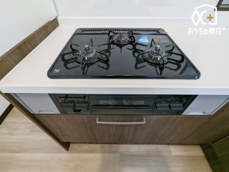 �L�b�`�� �����ɒ������ł��Ă��������͂��ǂ�3���R�����̃L�b�`���ł��B�������͖����̂��ƂȂ̂Ō����ǂ����������ł���̂͊������ł��ˁB