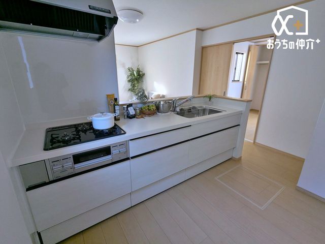 �L�b�`�� �����g���L�b�`�������炱���A�H���̏������y�������ԂɁI�w�Z�������ł��X���[�Y�ɖ��ʂȂ���Ƃł��x�w���������ȒP�ɂł���x�ȂǁA���ꂵ���H�v����������I�������y��������L�b�`���X�y�[�X�ł�