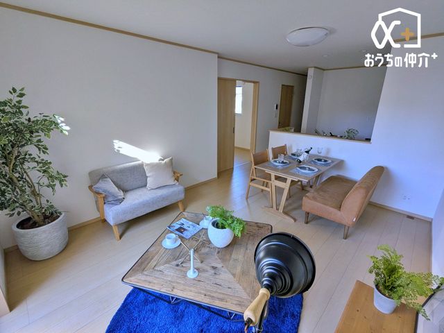 ���r���O ���R�ɉƑ��̏W�܂郊�r���O��ԁB�������Ƃ������Ԃ��A�Ƒ��ꏏ�ɉ߂����鎞�Ԃ𑝂₹�����Ȗ��邭�L�X�Ƃ�����Ԃł��B