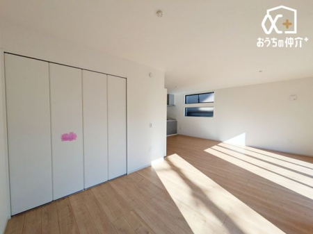 ���r���O -