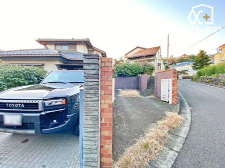 nynʐ^ zȂ̓yńAD݂̃nEX[J[HXŎRɐ݌vEz\Bz̏Z܂ł閣͓IȓynłB