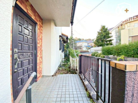 ̑ uvuÂȁvX݂̂ߑȂÂтƕ点܂B܂AXŜŖhƑ΍ɐϋɓIȏZXAqǂƈꏏɏZłeɂƂĂArISďZ݂₷ZXƂȂ܂B