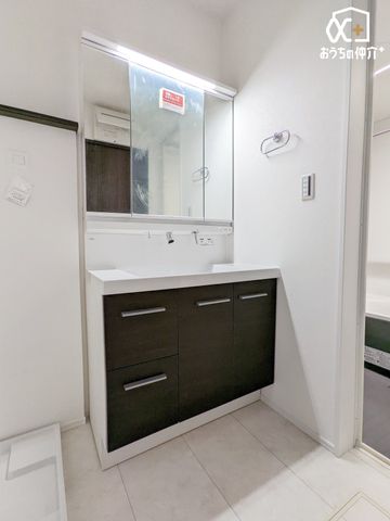 ʑEʏ Oʋ^Cv̐ʉϑłBOʋ^Cv̐ʉϑ͎g肪ǂAׂ[ł܂B[XbLЕtʏłB