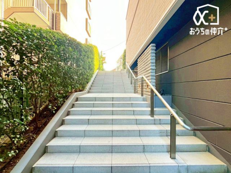 rO A͂̃ACh⒤IȃX`[x`ݒuĂ܂BiςɃA[gȑ`AZ܂̊ƂȂ鉉o{Ă܂B