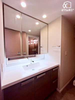 ʑEʏ y̗ɂՂ[z̏܂S[^CvBgC̈ʒuς邱ƂŔw̍̂[ł܂B