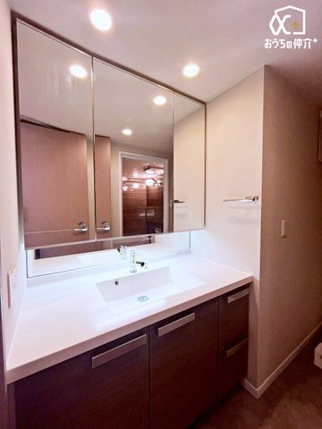 ʑEʏ y̗ɂՂ[z̏܂S[^CvBgC̈ʒuς邱ƂŔw̍̂[ł܂B