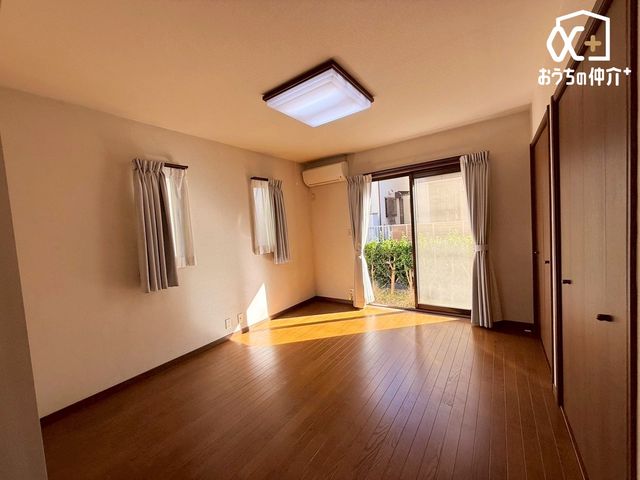 rO `Living`͋CLDKB̂т肭낮\t@AHyރ_CjOZbguĂ͂܂B