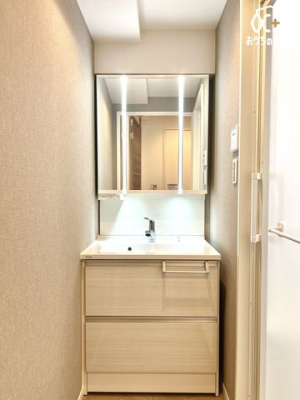 ʑEʏ ̂ʏ́AVvłȂ@\IȃfUCBL߂̃Xy[XƎ[[ĂA̐gxx₨ꂪX[Yɍs܂B