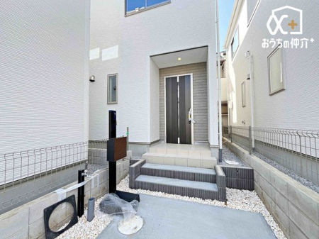 ���� �O���猩�����ւ̗l�q�B���������Ə�i���������������ԁB�����̏o���肪�C�����悭�s���܂��B