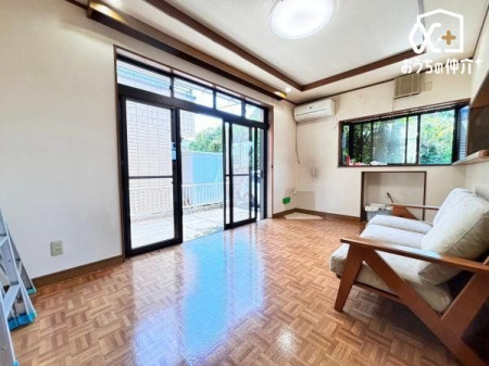 rO `Living`͋CLDKB̂т肭낮\t@AHyރ_CjOZbguĂ͂܂B