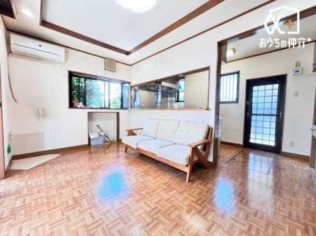 rO `Living`͋CLDKB̂т肭낮\t@AHyރ_CjOZbguĂ͂܂B