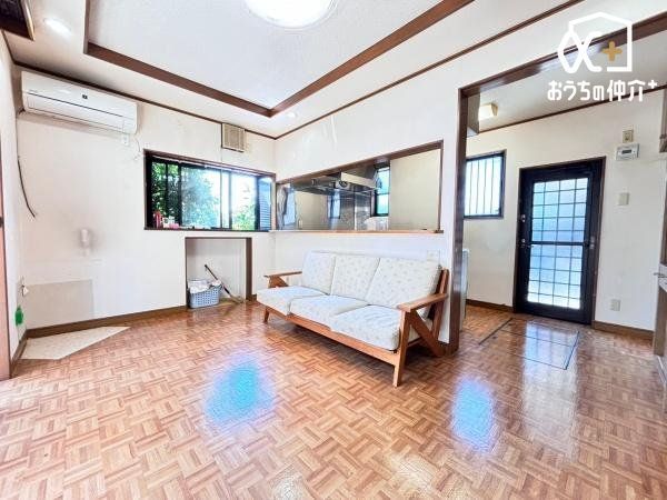 rO `Living`͋CLDKB̂т肭낮\t@AHyރ_CjOZbguĂ͂܂B