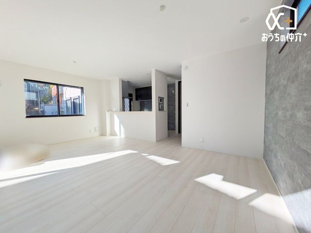 rO `Living`͋CLDKB̂т肭낮\t@AHyރ_CjOZbguĂ͂܂B