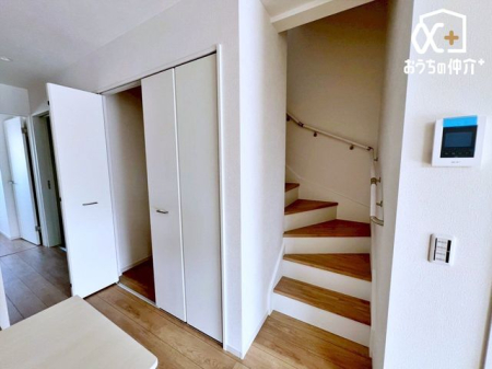 ���r���O ���r���O�C���K�i�̑���͉Ƒ��ԂŊ�����킹��@��������R�ƃR�~���j�P�[�V���������܂�܂��B�܂��A�ʂ̊K�ɂ��Ă��݂��̋C�z���ɂ₩�Ɋ����Ȃ���߂������Ƃ��ł��郁���b�g������܂��B