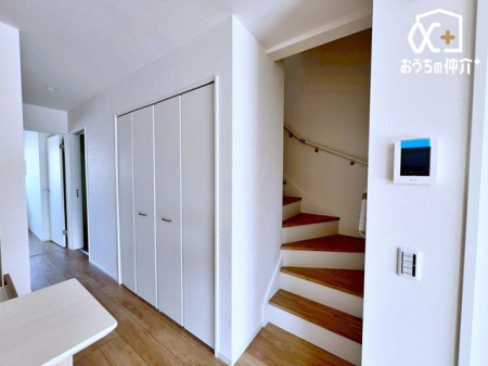 ���r���O �L���Ȍ����Ƃ炷���̏ꏊ�́A�������Ȃ���b���y���݁A�������Ƃ������Ԃ��߂����ꏊ�B�Ƒ��̓��킪���܂���؂ȋ�Ԃł��B