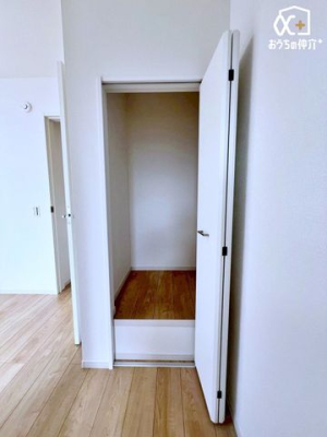 ���[ �N���[�[�b�g���������܂��B�G�ߕ��̗m����A�X�[�c�P�[�X�Ȃǂ̑�^�p�i���y�X���[�ł��A���L�����g�����������܂��B