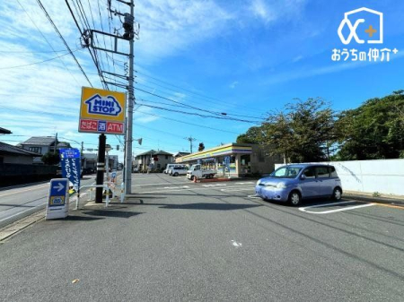 ���ӊ� �~�j�X�g�b�v����O����3���ړX �k��8���B24���ԉc�ƂȂ̂ŁA�}�Ȃ��������ɂ��֗��ł��B���H����y�����p�i��̔����Ă���܂��B���ԏ�G�L 630m