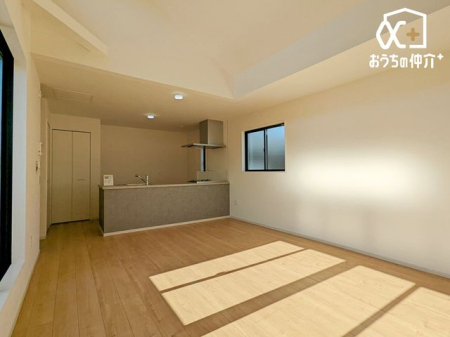 rO ƑRƏW܂LXƂrO̗lqłB Cɓ̃\t@[e[uuĂCɓ̋ԂɁB