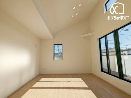 rO `Living`݂̂i`eCXgLDKB̂т肭낮\t@₨Hyރ_CjOZbguĂ͂܂B