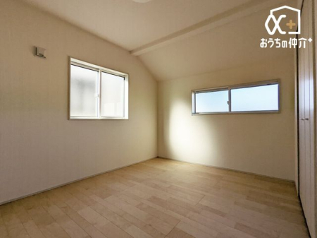 ̑ Qʍ̌Ŗ邳܂BLXƂŉƋ̔zuR݁BqAd̃Xy[XɂœKłB