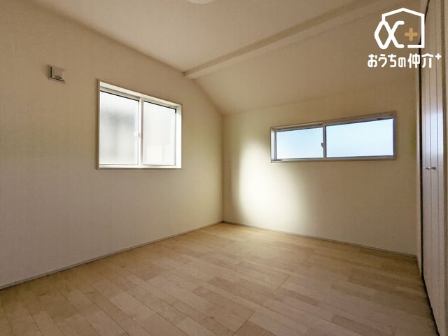 ̑ Qʍ̌Ŗ邳܂BLXƂŉƋ̔zuR݁BqAd̃Xy[XɂœKłB