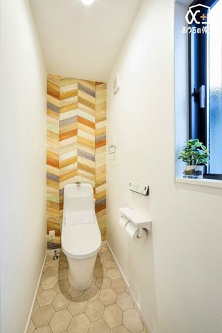 �g�C�� �V���v���ȓ����̃X�b�L���Ƃ���2�K�g�C���ł��B