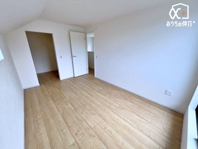 ���̑� �o���R�j�[�ɖʂ��Ă���A2�ʍ̌��Ŗ��邭�A�g��������ǂ��m���ł��B