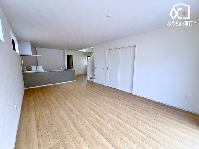 ���r���O �`Living�`�������������͋C��LDK�B�̂�т肭�낮�\�t�@��A���H�����y���ރ_�C�j���O�Z�b�g��u���Ă��������͂���܂���B