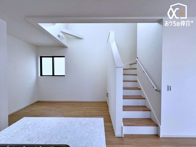 ���r���O �`Living�`�L����݂���������Z��Ԃ��L���Ȃ�A���r���O�C���K�i���̗p�I�u�����Ă��܁[���I�v�u�������܁[�I�v�̐����ʂ��A���ǂ��t�@�~���[�ɃI�X�X���̃��r���O�ł��B