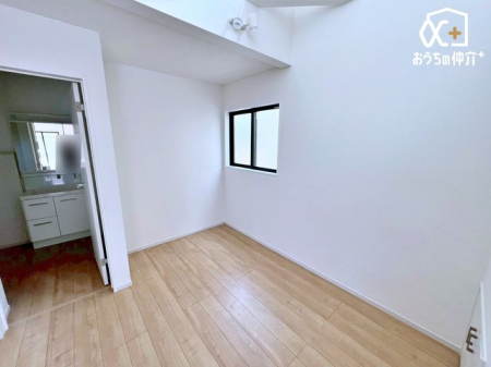 ���r���O �`Living�`LDK�������I�I�[�v���ł̂т₩�ȋ�Ԃ𐶂ݏo���A�������̍L����Ƃ�Ƃ�B�Ƒ��Ɖ߂������Ԃ��؂ɂ��������ɂ҂�����̖��邭��Ƃ肠��Z��Ԃł��B