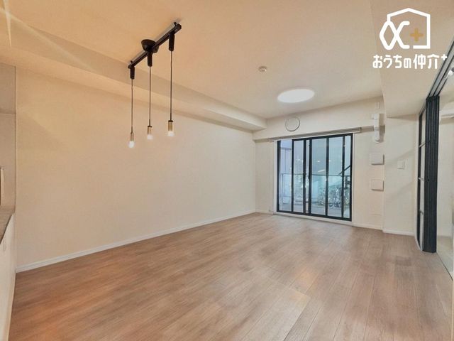 rO ؘRދC̗ǂrO_CjO{摜͉ƋsĂ܂