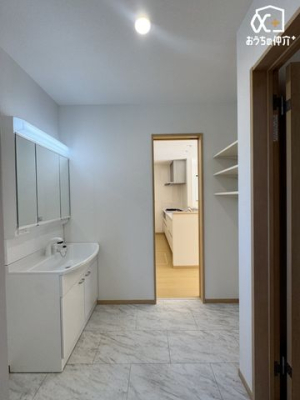 ���ʑ�E���ʏ� ���ʗ��ɂ͉��I����