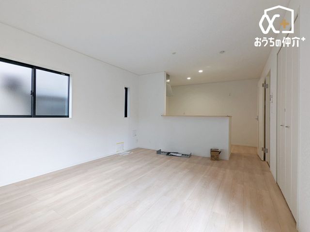 rO ƑRƏW܂15rO̗lqłB Cɓ̃\t@[e[uuĂCɓ̋ԂɁB