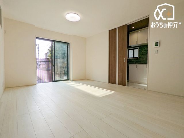 rO `Living`݂̂i`eCXgLDKB̂т肭낮\t@₨Hyރ_CjOZbguĂ͂܂B