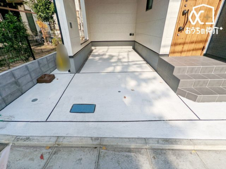  J[Xy[X̗lqłBOʓH͌ʗʂȂAԂ̏oSăX[Yɍs܂B