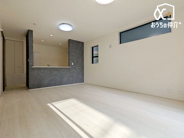 rO `Living`݂̂i`eCXgLDKB̂т肭낮\t@₨Hyރ_CjOZbguĂ͂܂B