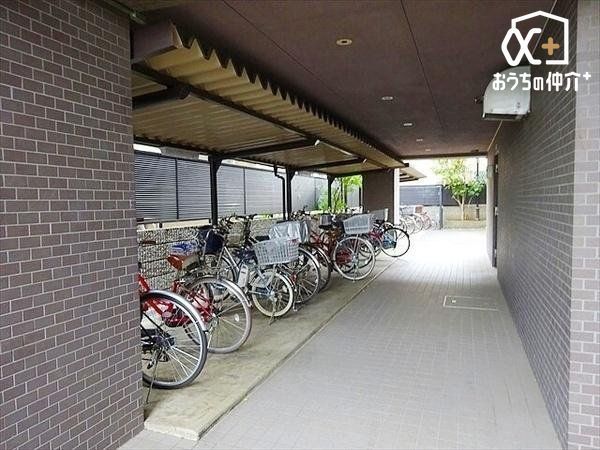 ���̑� �J�̓��ł����S�̉����t���̒��֏�