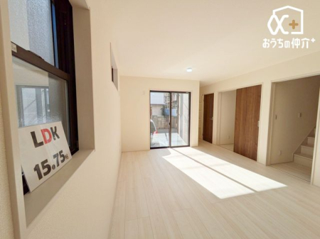 ���r���O -