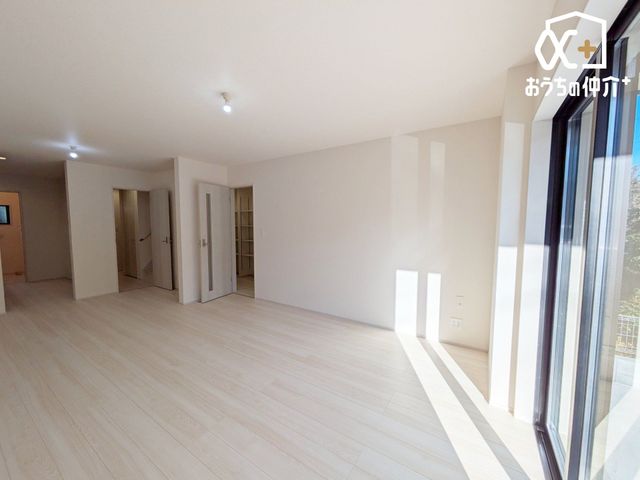 ���r���O -