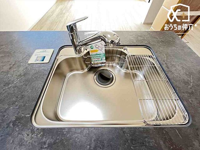 �L�b�`�� �L�X�Ƃ����V���N�̗l�q�ł��B�􂢕�������V���N�́A�����̐􂢕����y�������Ă���܂��B