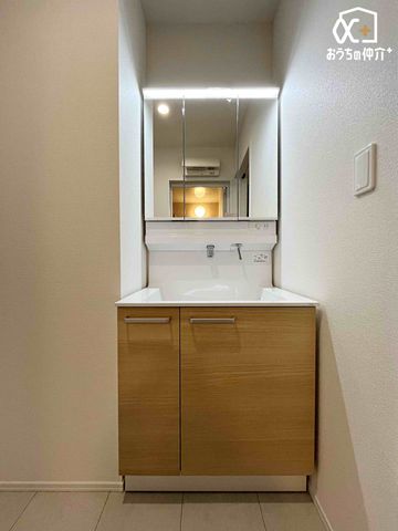 ���ʑ�E���ʏ� �O�ʋ��^�C�v�̐��ʉ��ϑ�ł��B�O�ʋ��^�C�v�̐��ʉ��ϑ�͎g�����肪�ǂ��A�ׂ����������[�ł��܂��B���[�I������X�b�L���Еt�����ʏ��ł��B