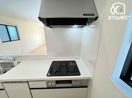 �L�b�`�� ������������O���R�����̗l�q�ł��B�u�߂�E�ύ��ޓ��̍�Ƃ������ɏo����R�����ł��B