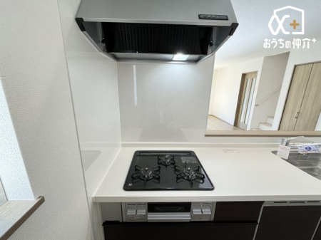 �L�b�`�� ������������O���R�����̗l�q�ł��B�u�߂�E�ύ��ޓ��̍�Ƃ������ɏo����R�����ł��B