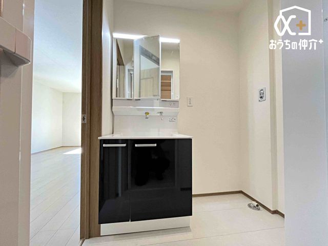 ���ʑ�E���ʏ� ���̍Q�����������ԑтł��]�T�������Ďx�x�ł���L���p�E�_�[���[���B���������[���L�x�Ȃ̂Ō����ڂ��X�b�L���Ɛ������ڂł��܂��B