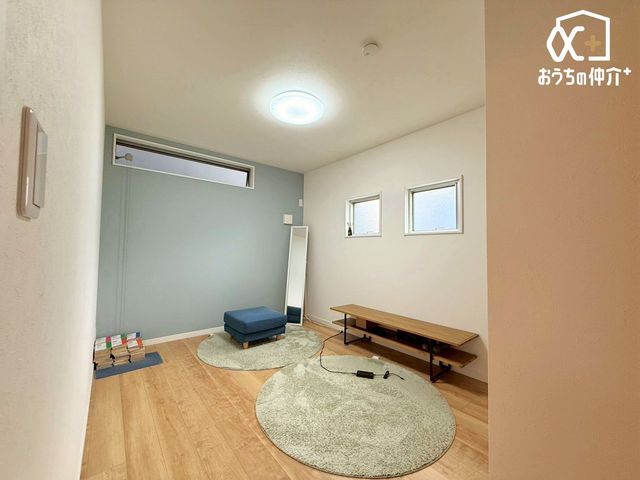 Q `Room`m̓i`ȃt[OƗF̕ǂACeAl̂ƂĂyłˁI