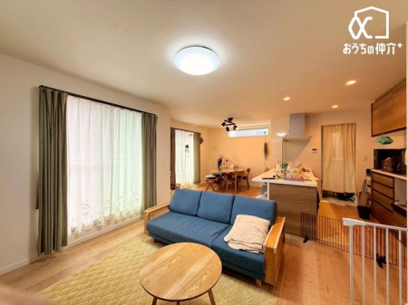 rO `Living`͋CLDKB̂т肭낮\t@AHyރ_CjOZbguĂ͂܂B