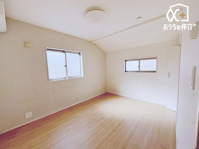 q ̑₳͂A邭₩ȎqłB